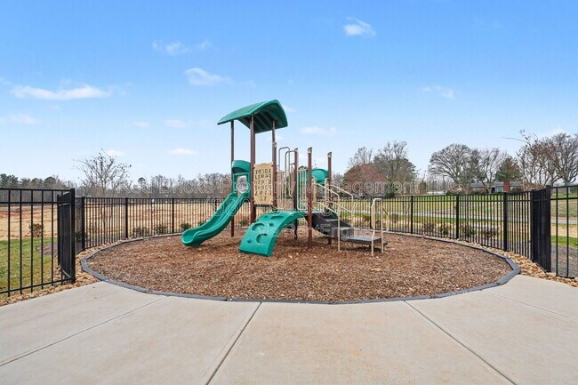 Building Photo - 136 Mdw Vw Dr