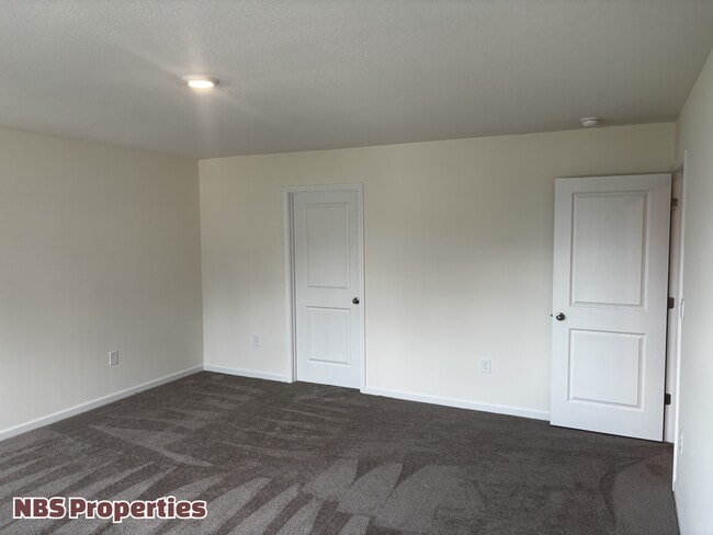 Building Photo - 935 Utopia Ln