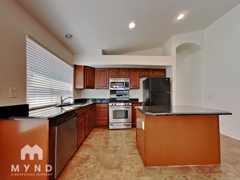 Building Photo - 2927 E Whispering Wind Dr