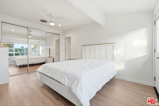 Building Photo - 15040 Hamlin St