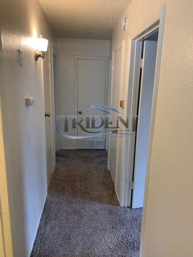 Building Photo - This is a cute updated 3 bedroom 2 bath house