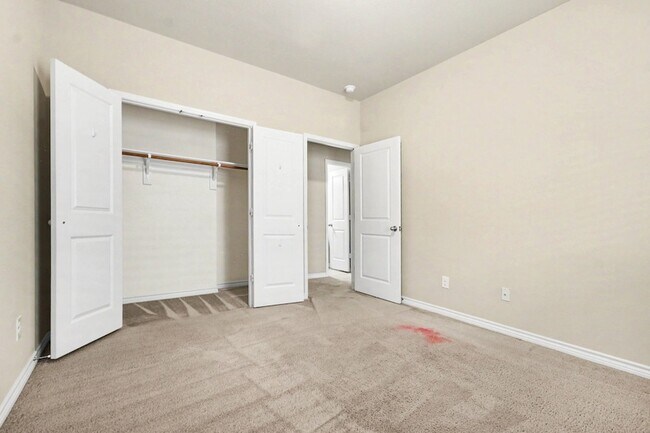 Building Photo - 1412 Villa Paloma Blvd
