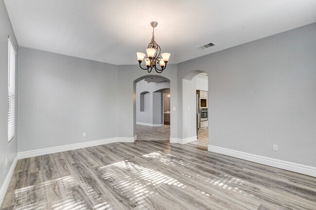 Building Photo - MASSIVE 5 BEDROOM, 2 STORY HOME IN DESIRABLE RHODES RANCH GOLF COURSE COMMUNITY!