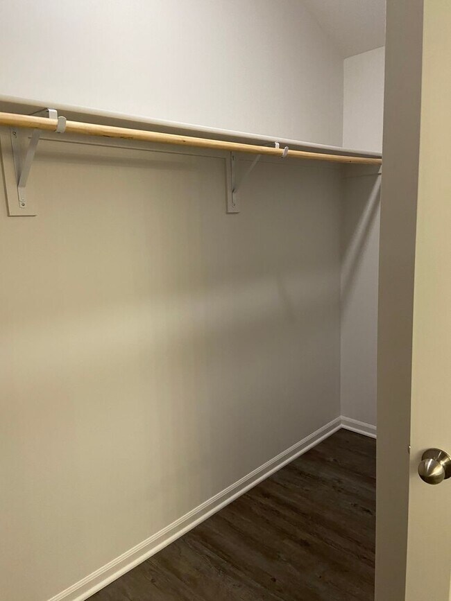 Building Photo - DON’T WAIT — PRE-LEASING NOW! 3 Bed + 2 Bath Home in Oak Wood