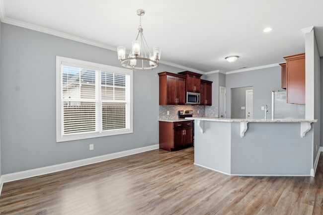 Building Photo - 870 Nor-Am Rd