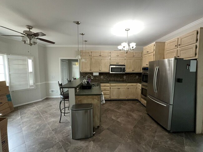 Building Photo - 2845 Stratfield Ct