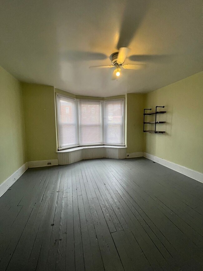 Building Photo - Renovated and Charming Townhome Available Now