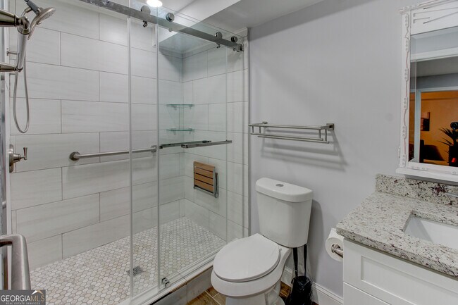 Building Photo - 4915 Lake Forest Dr SE