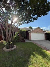 Building Photo - 206 Charleston Dr