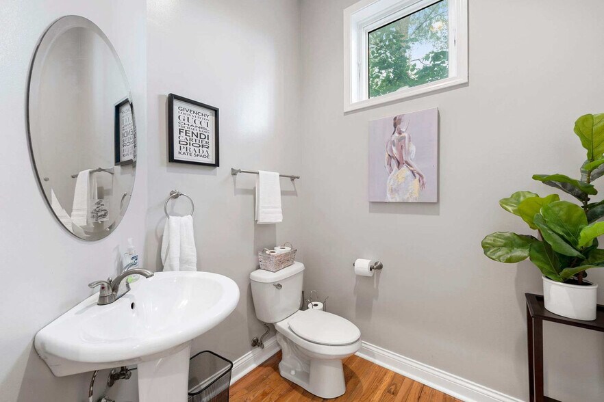 Building Photo - 2630 S Throop St