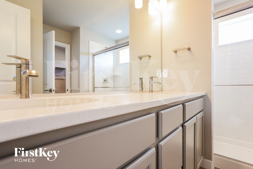 Building Photo - 10512 Horton Dr