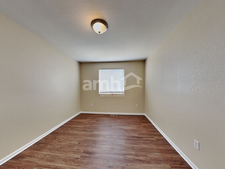 Building Photo - 1135 Legend Oak Dr