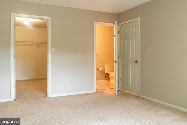 Building Photo - 127 Horseshoe Dr