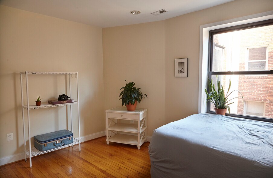 Building Photo - 5611 5th St NW