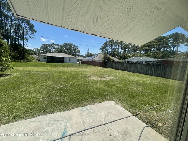 Building Photo - 146 Richardson St SE