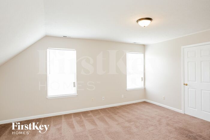 Building Photo - 7843 Stratfield Dr