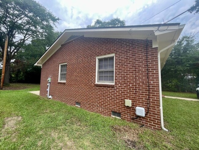 Building Photo - 1402 M.L.K. Jr Dr