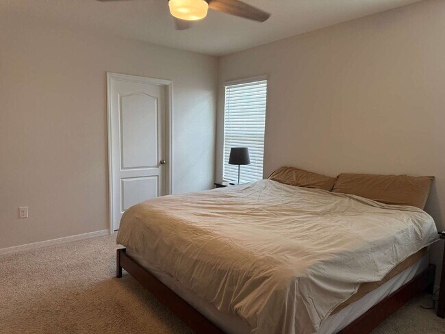 Building Photo - Large 4 Bedroom/2.5 Bathroom Home in Thompson Grove