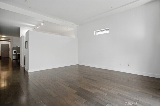 Building Photo - 433 Pine Ave