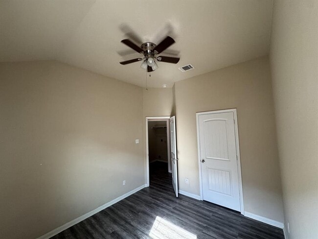 Building Photo - 296 Country Crossing Cir