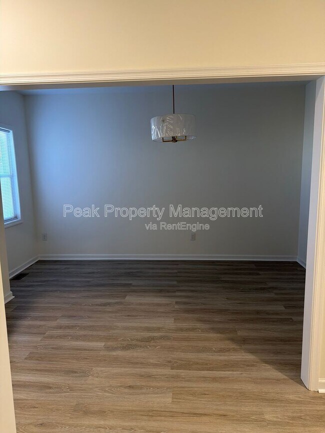 Building Photo - 3016 Parkwood Ave