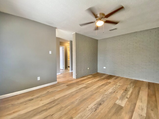 Building Photo - Move in special 2nd months rent $350 off