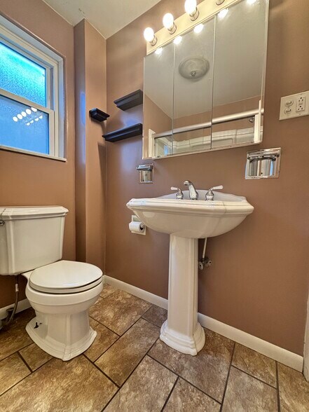 Building Photo - 1915 Jane St