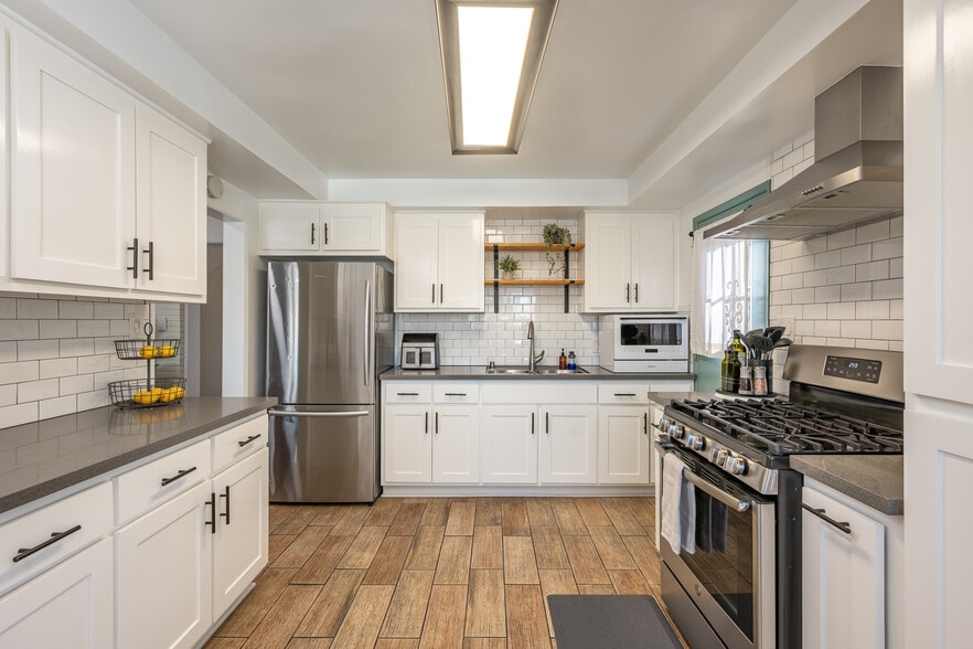 Full Kitchen with Stainless Steel Appliances, Airfryer, and Countertop Dishwasher - 4746 W 159th St