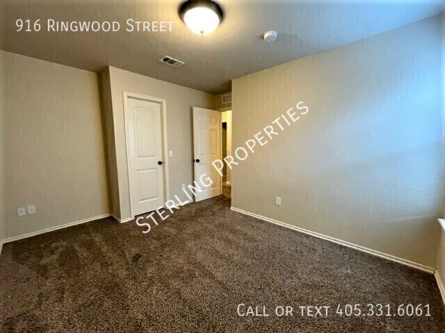Building Photo - 916 Ringwood St