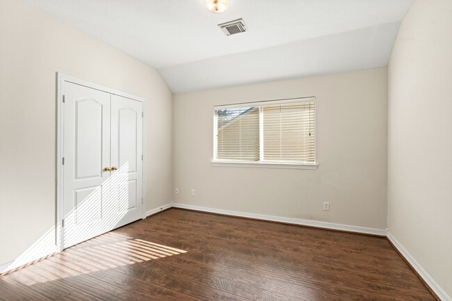 Building Photo - 5819 Brook Bend Dr