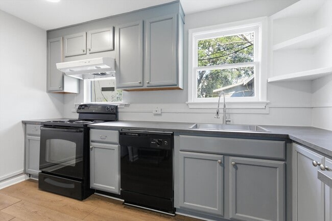 Building Photo - 50 Saragossa St