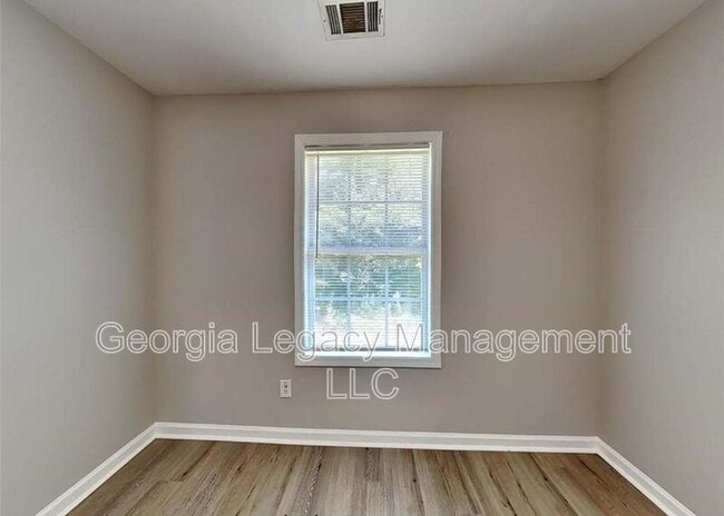 Building Photo - 407 Maple Way