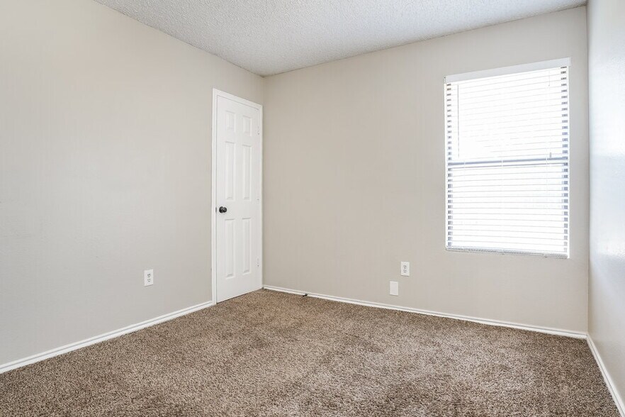 Building Photo - 1433 Grovecrest Dr