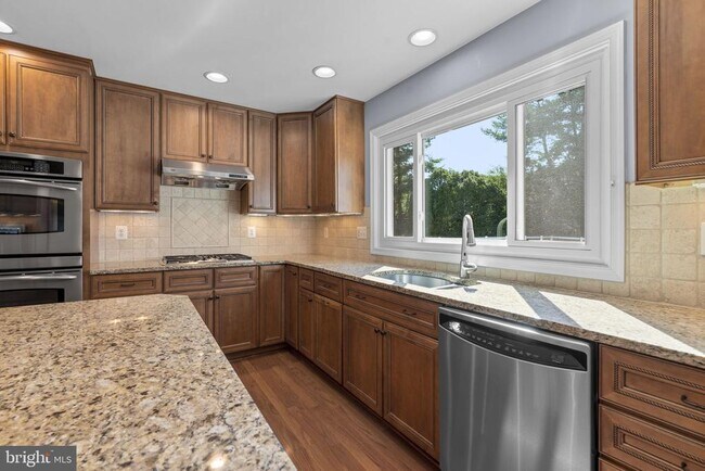 Building Photo - 4706 Bates Dr