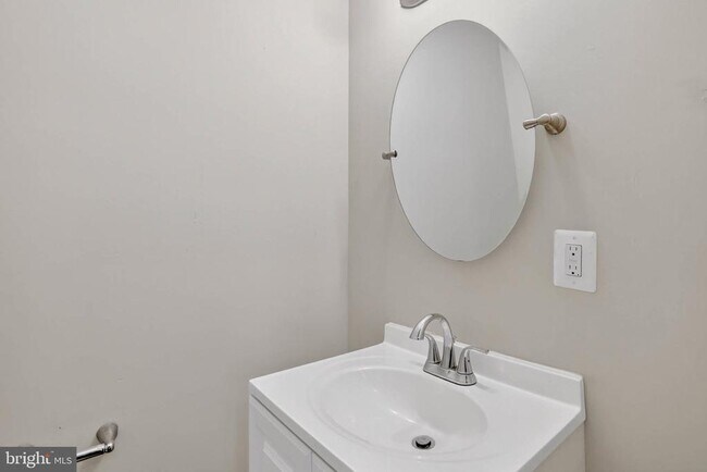 Building Photo - 2942 Arunah Ave