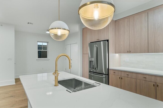 Building Photo - 525 AVENUE E