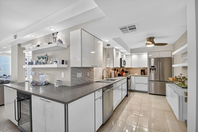 Building Photo - 3546 S Ocean Blvd