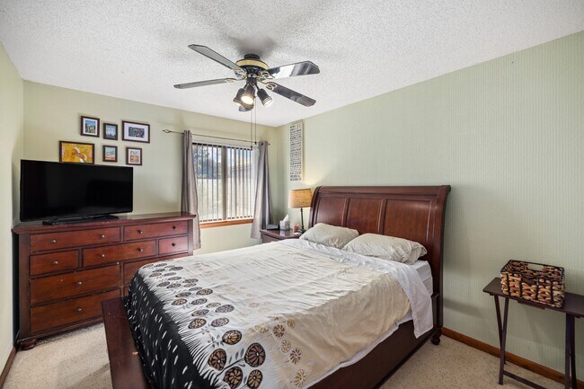 Building Photo - 206 Cedar Ridge Way