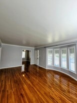 Building Photo - 305 N Palm Ave