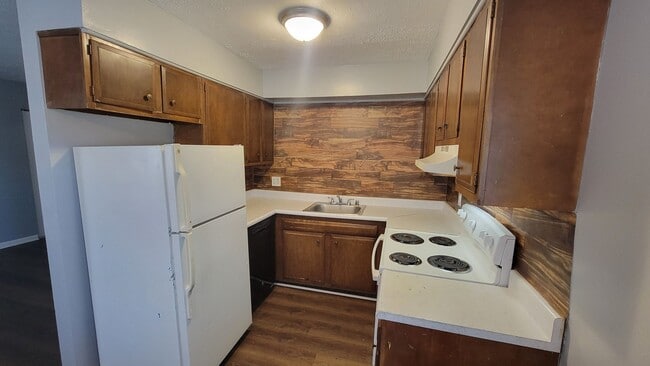 Building Photo - 4405 Landside Dr