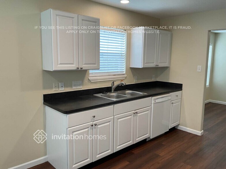 Building Photo - 13206 Ambrosa Dr