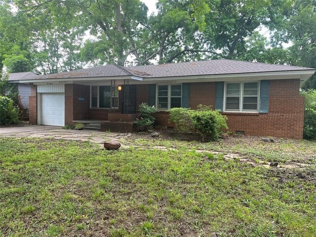 Building Photo - 511 Fleetwood Dr