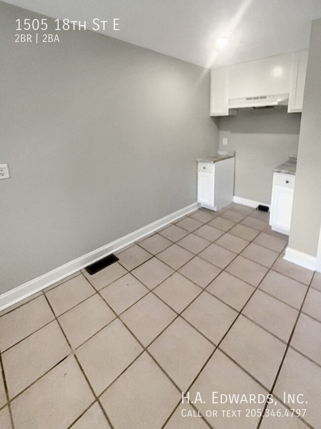 Building Photo - 1505 18th E St