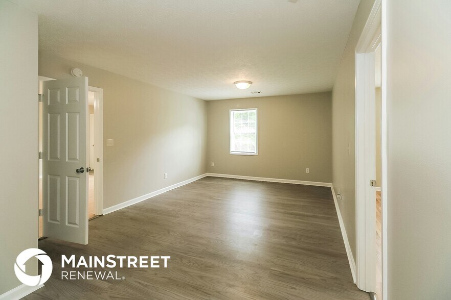 Building Photo - 693 Oak Dr