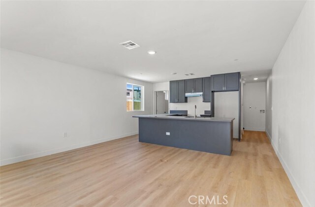 Building Photo - 705 W 80th St