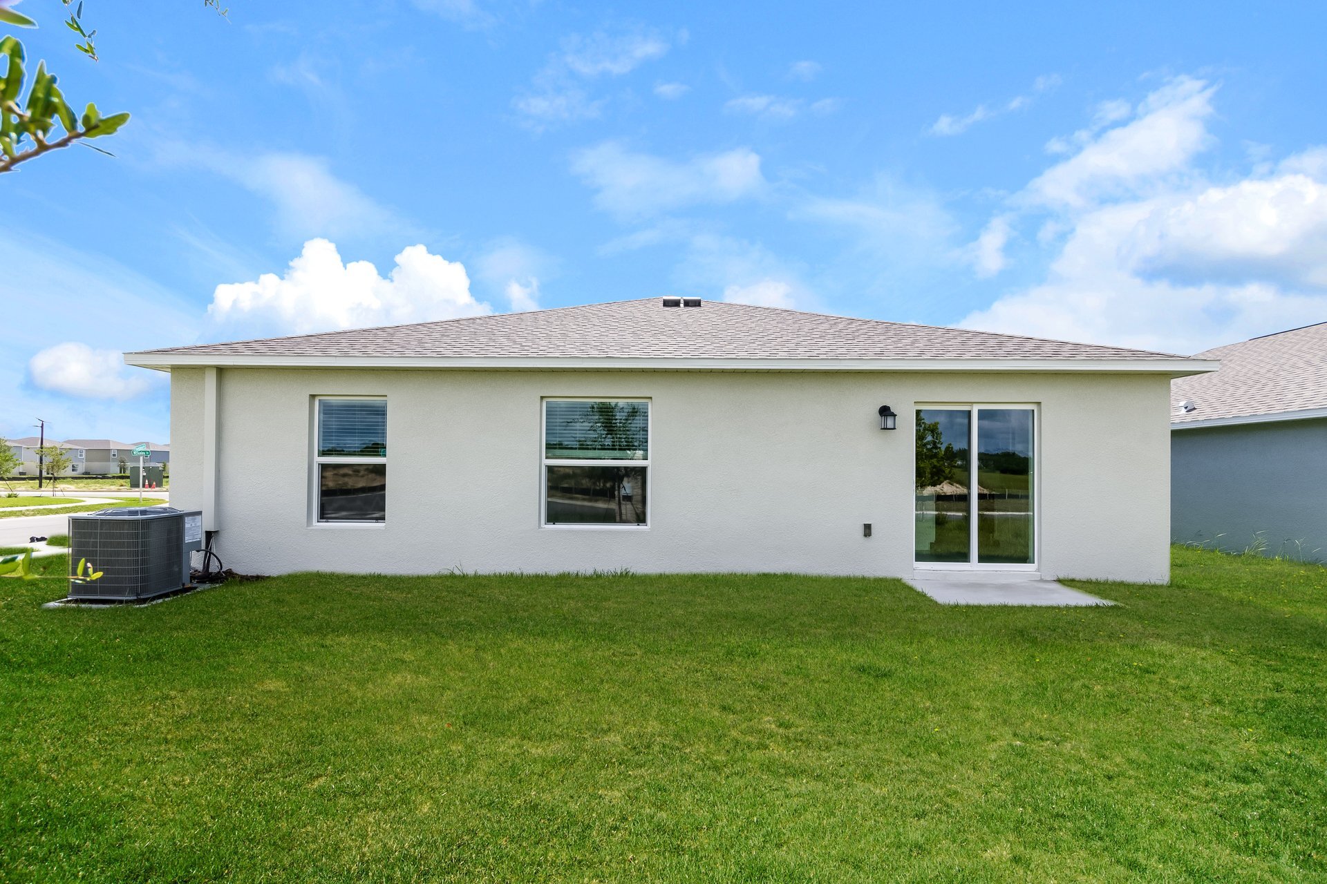 Building Photo - 2442 McKinley Dr