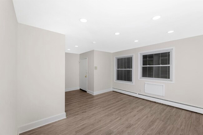 Building Photo - 423 Avenue C