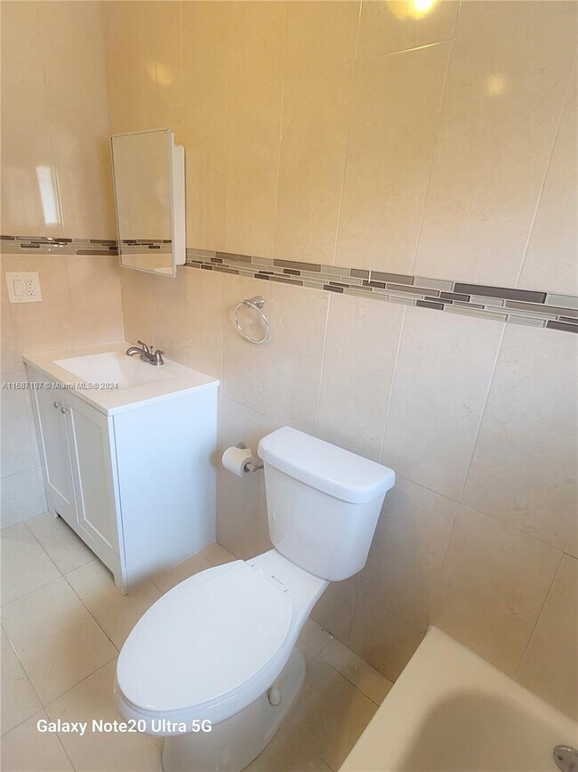 Building Photo - 3118 SW 7th St