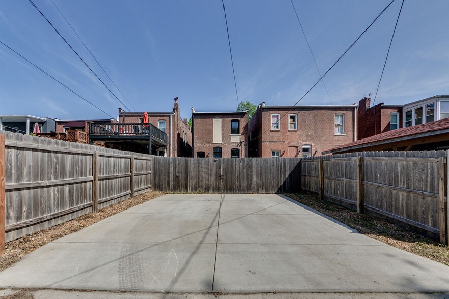 Building Photo - 4116 Flad Ave