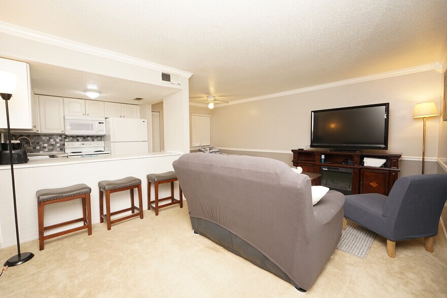 Building Photo - 308 Miracle Strip Pky SW